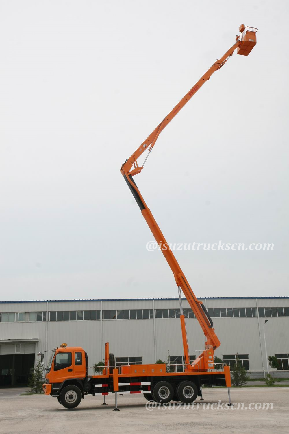 22-26m 6*4 Isuzu Truck High altitude Operation Vehicle