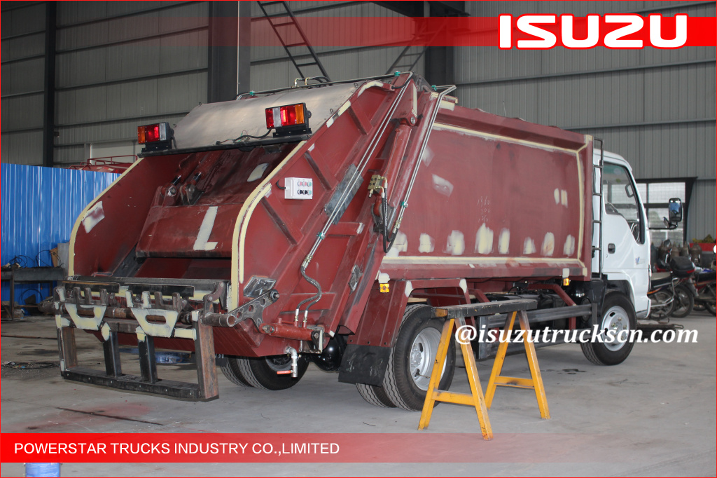 3tons ISUZU Rubbish Compressed Truck with 4KH1 engine