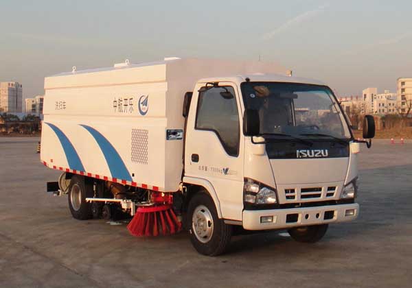 ISUZU High Way Sweeping And Spraying Road Sweeper Trucks