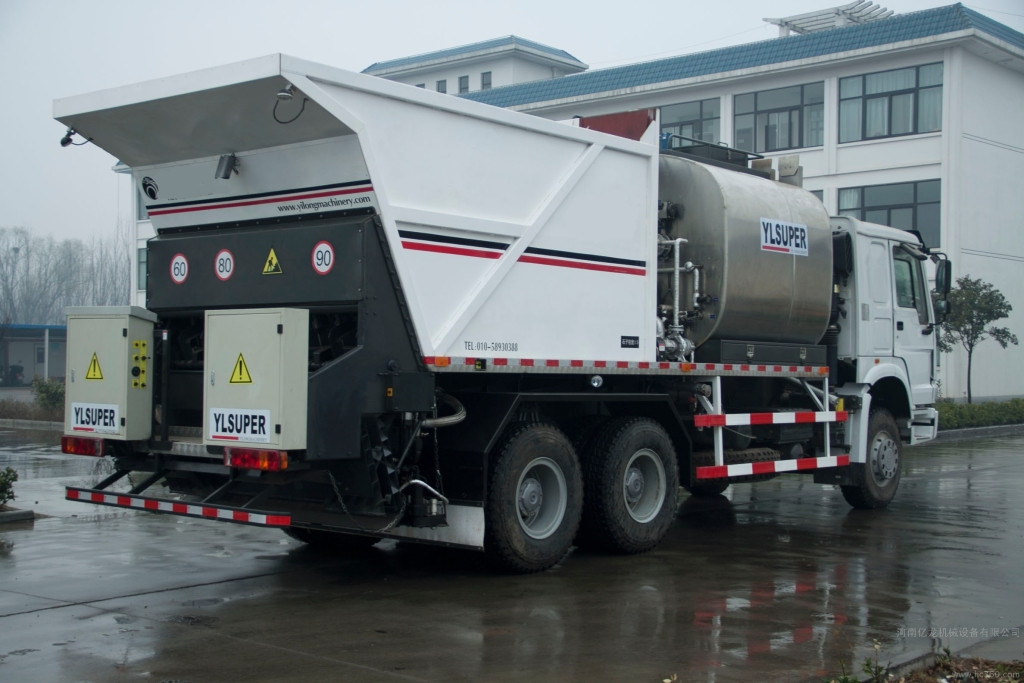 ISUZU FVZ FXZ Synchronous Chip Sealer Truck with 8m3 Aggregate Bin 