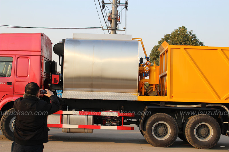 ISUZU FVZ FXZ Synchronous Chip Sealer Truck with 8m3 Aggregate Bin 