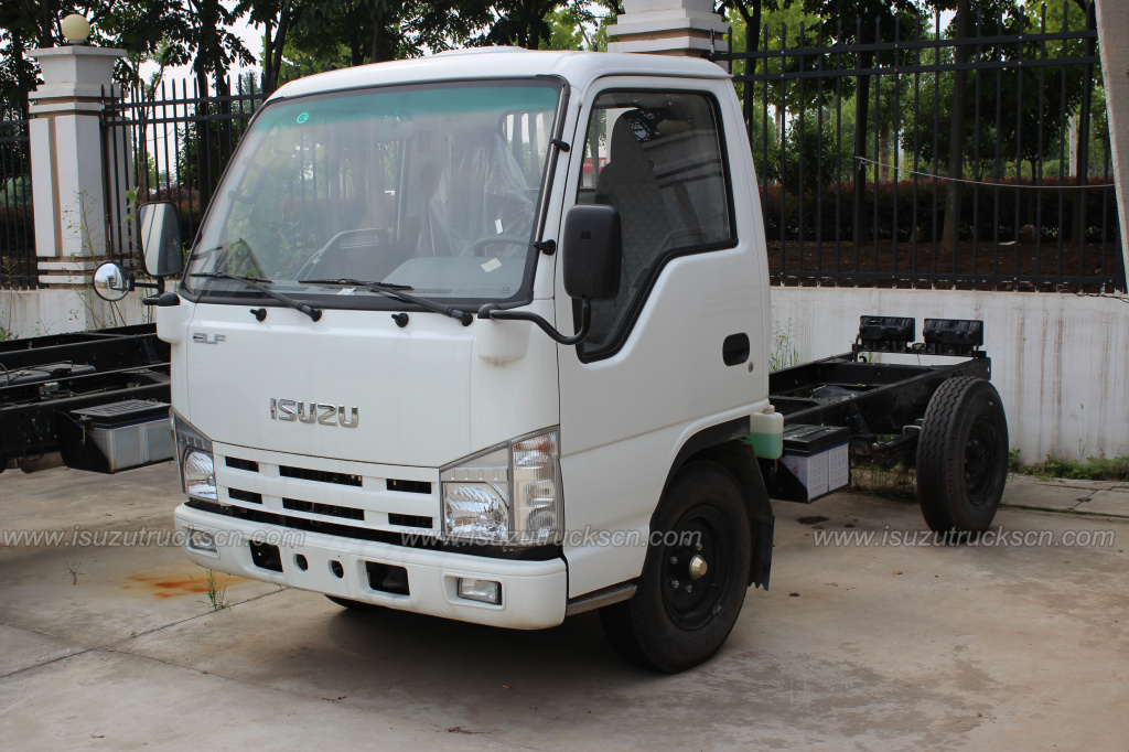 3cbm-5cbm Isuzu Road Sweeping Vehicle chassis