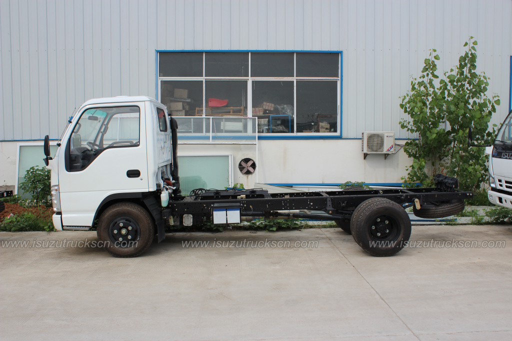 3cbm-5cbm Isuzu Road Sweeping Vehicle chassis