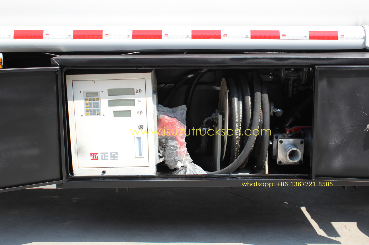 Isuzu 5000L NPR ELF diesel gaoline refuel tank truck oil tank truck for dubai Africa