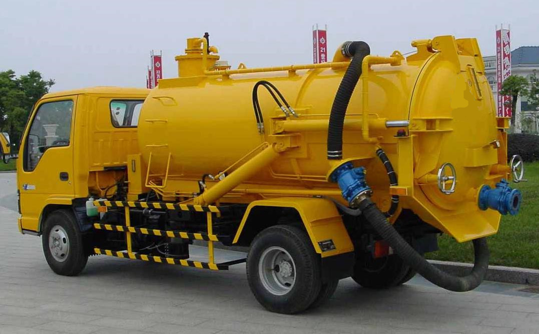 Vacuum Tanker Truck Isuzu (5,000L)