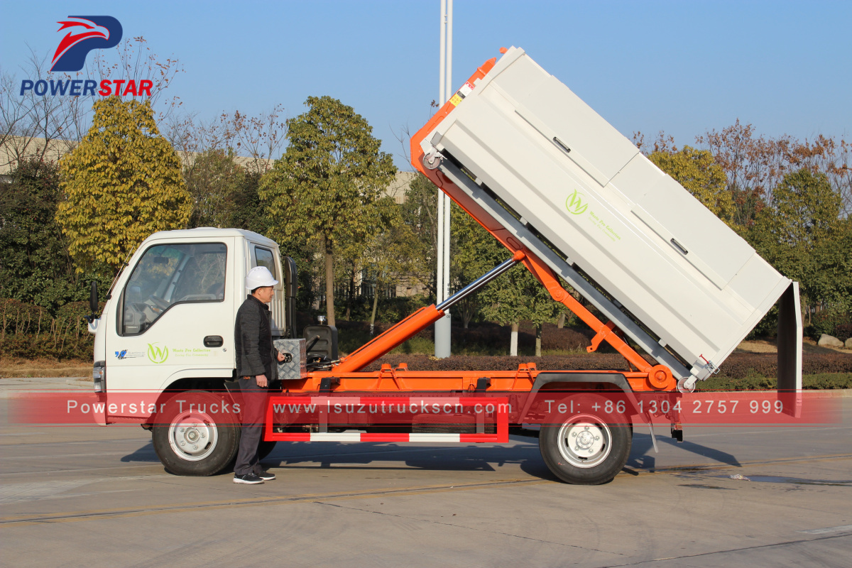 Japan Carriage Detachable Garbage Hooklift Truck Isuzu 5 Tons