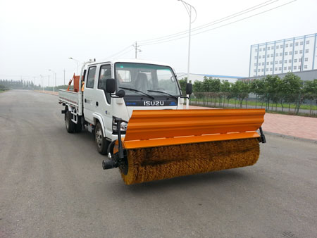 Road Cleaning Sweeper Truck snow shovel truck Isuzu with snow removal function 