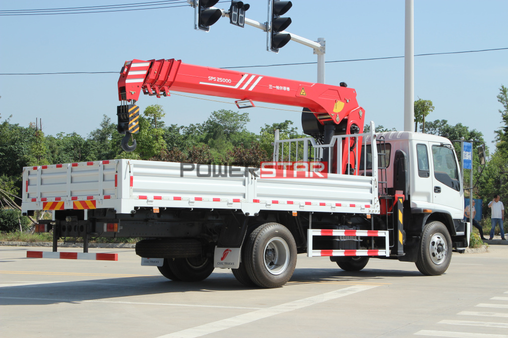 Philippines ISUZU FTR Construction Palfinger telescopic boom crane trucks