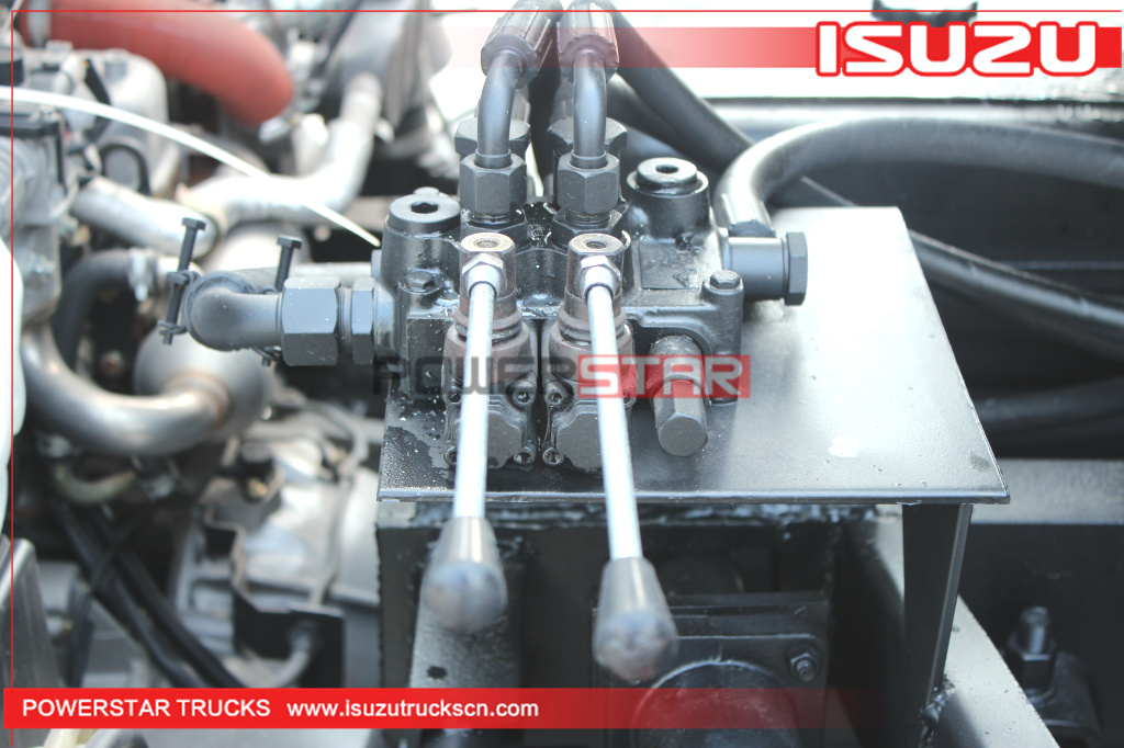 Isuzu water spray bowser tanker sprinkler tank truck for sale in Myanmar