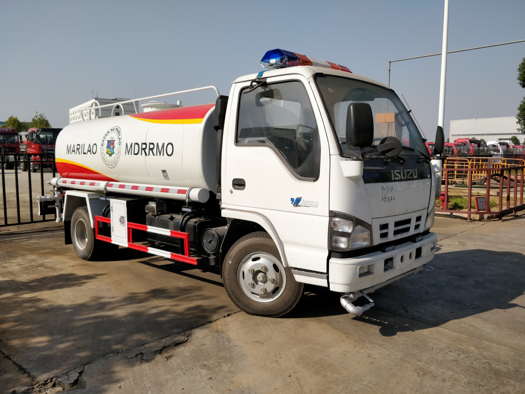 Water Spray Bowser Isuzu water tanker trucks 5cbm for sale