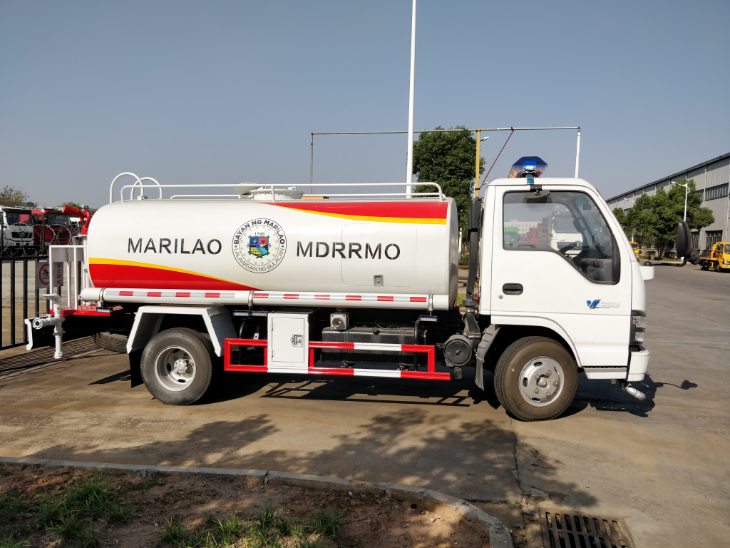 Water Spray Bowser Isuzu water tanker trucks 5cbm for sale