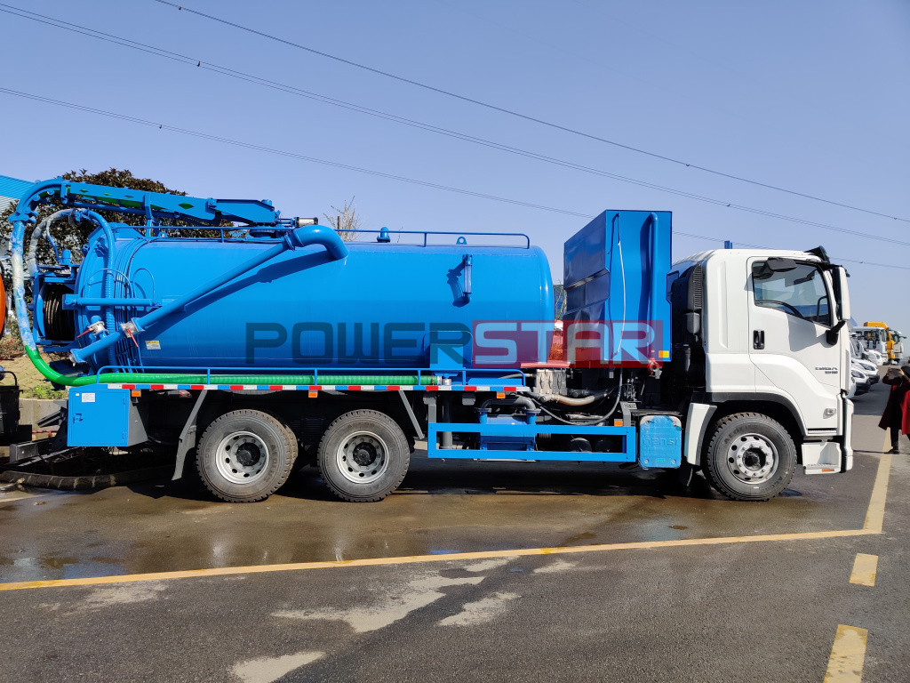 ISUZU GIGA Combined sewer jetting and suction trucks for Philippines