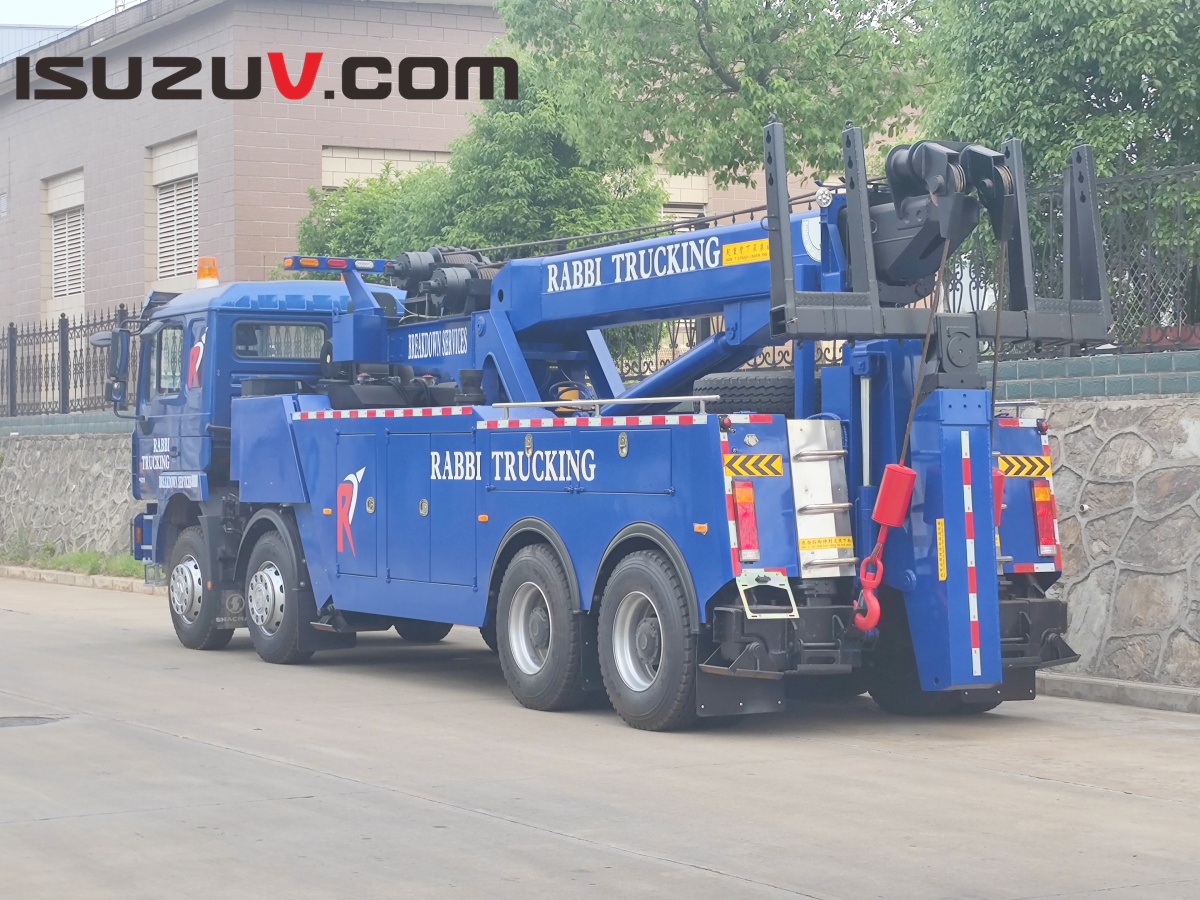 Isuzu Giga 8x4 driving, left hand drive. 6WG1-TCG51 460HP engine, 40ton towing capacity