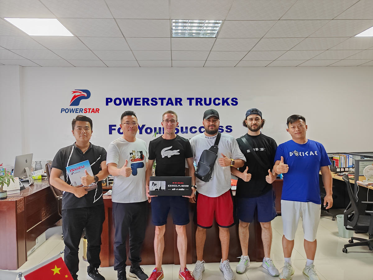 Customer visited POWERSTAR to order ISUZU trucks