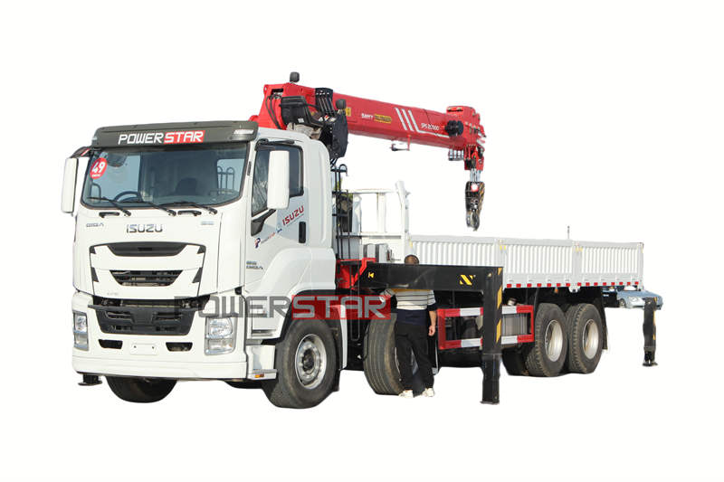 Isuzu truck with palfinger crane