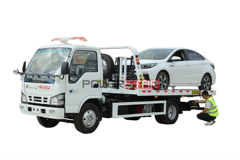 Isuzu 100P wrecke rescue truck