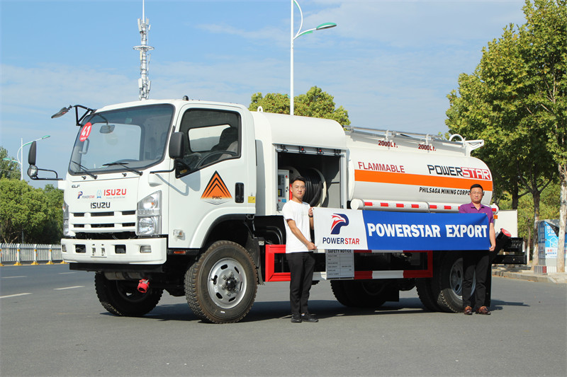 Newly designed ISUZU 4x4 offroad fuel truck