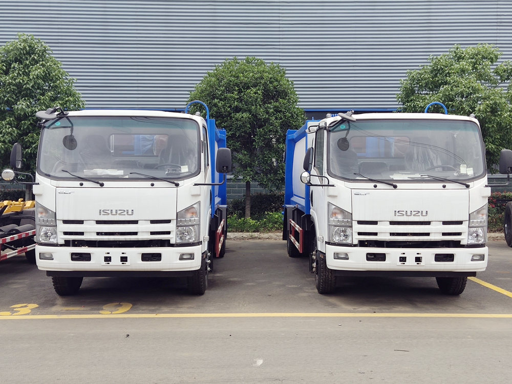 Isuzu garbage compactor truck