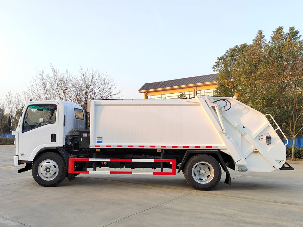 truck trash compactor