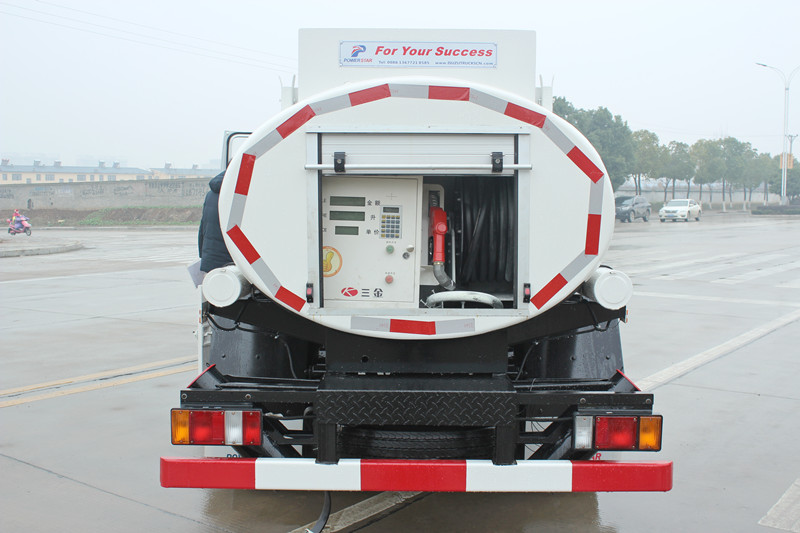 Isuzu mini 3cbm refueling tanker truck