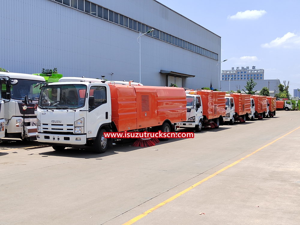 Isuzu Street and Road Sweeping Truck for Indonesia 