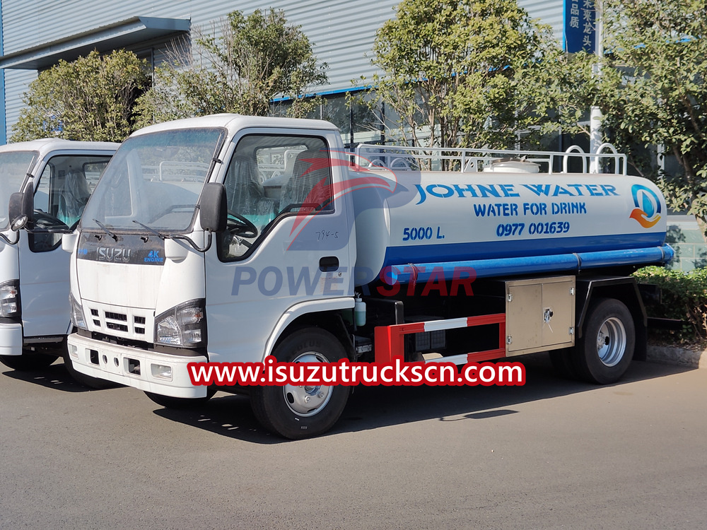 Isuzu drinkable water truck