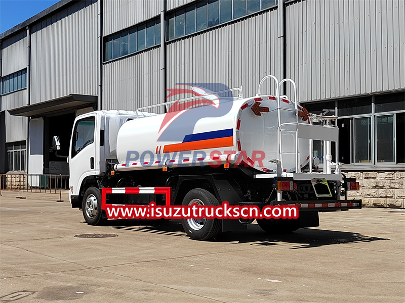 Isuzu drinkable water truck