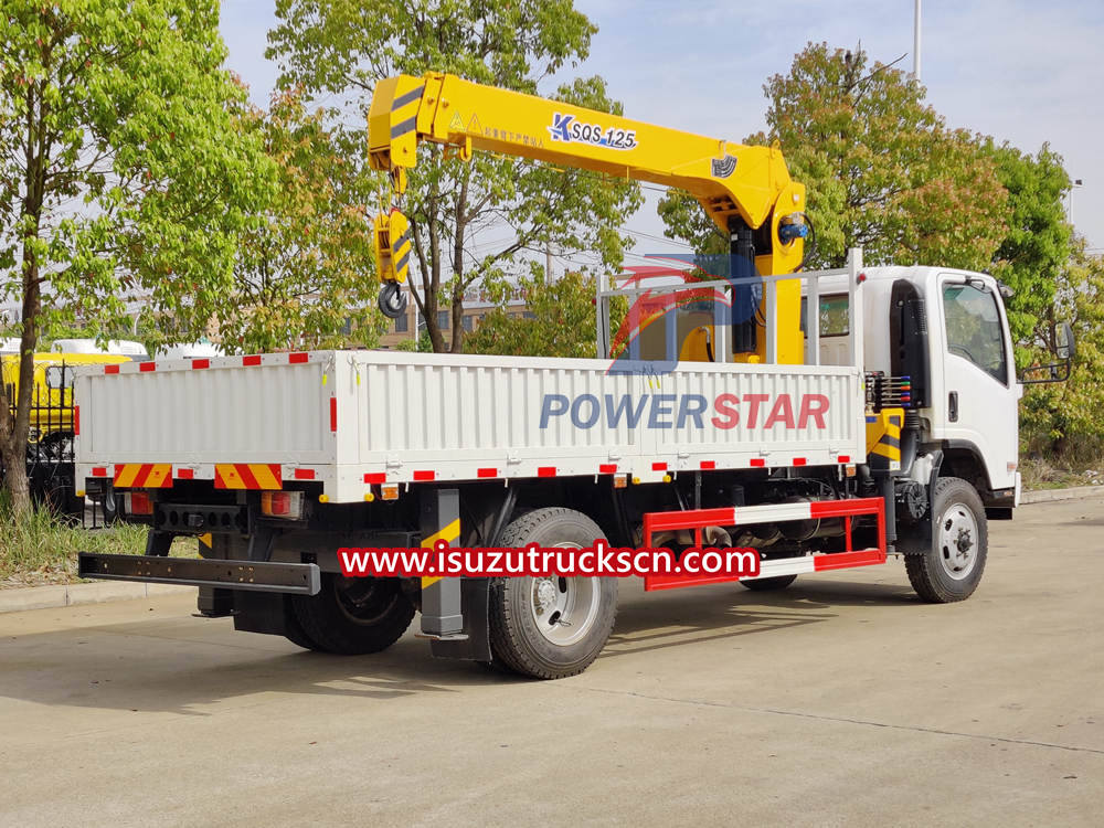 Isuzu telescopic boom truck