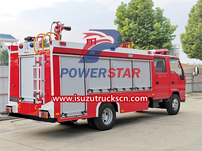 Isuzu 100P fire truck