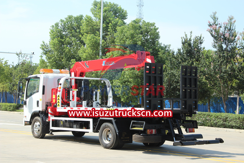 ISUZU wrecker truck with crane