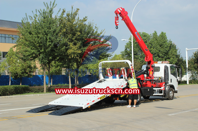 ISUZU wrecker truck with crane