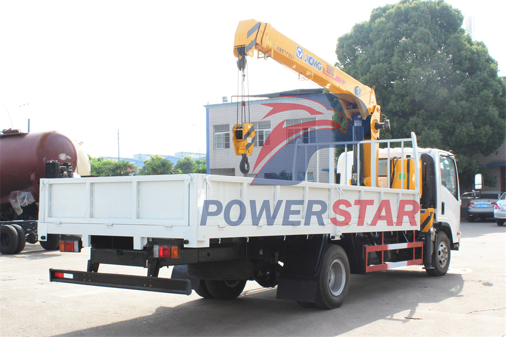 Isuzu Cargo Crane Truck