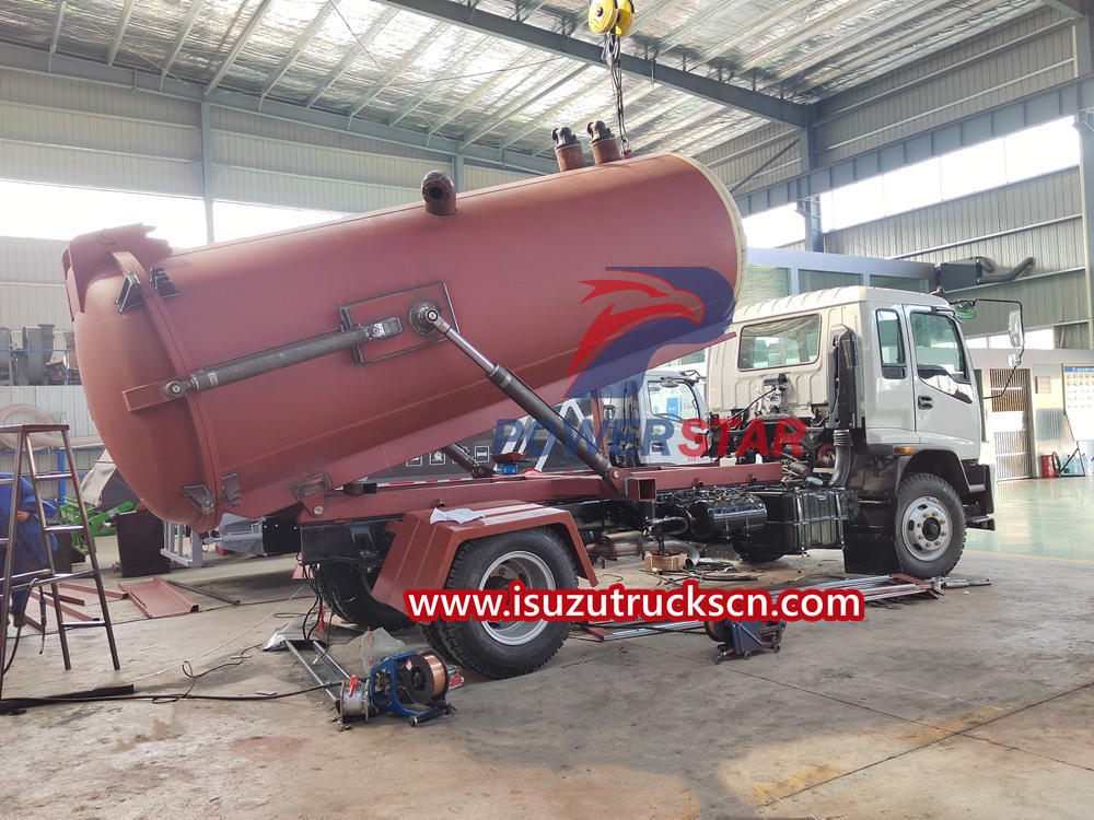 Isuzu vacuum tanker