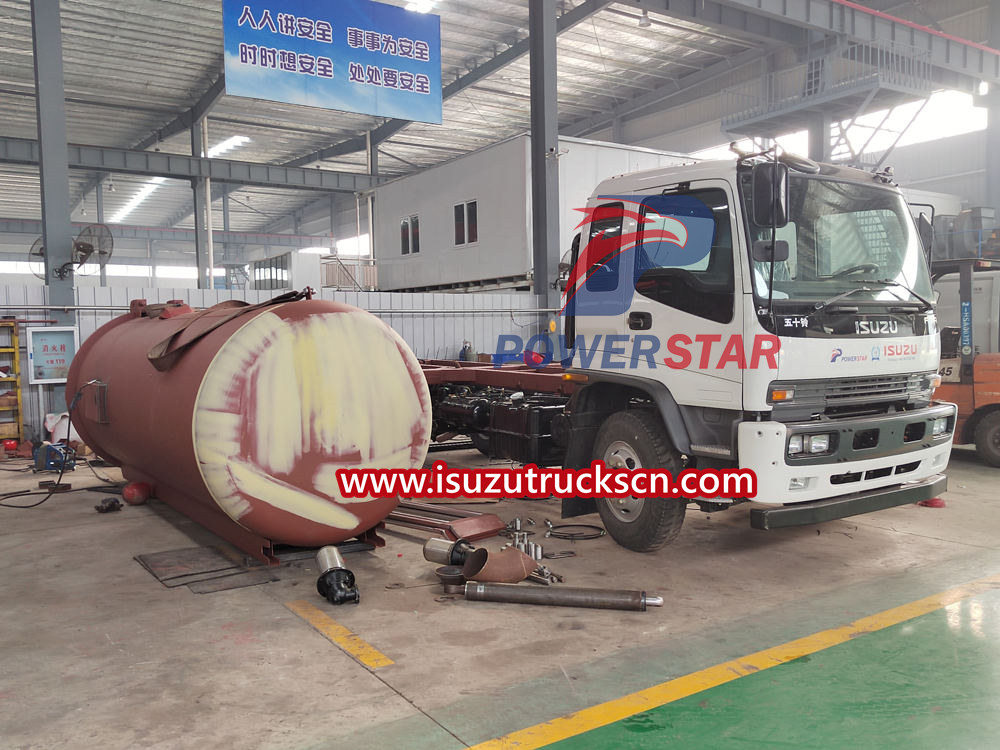 Isuzu vacuum tanker