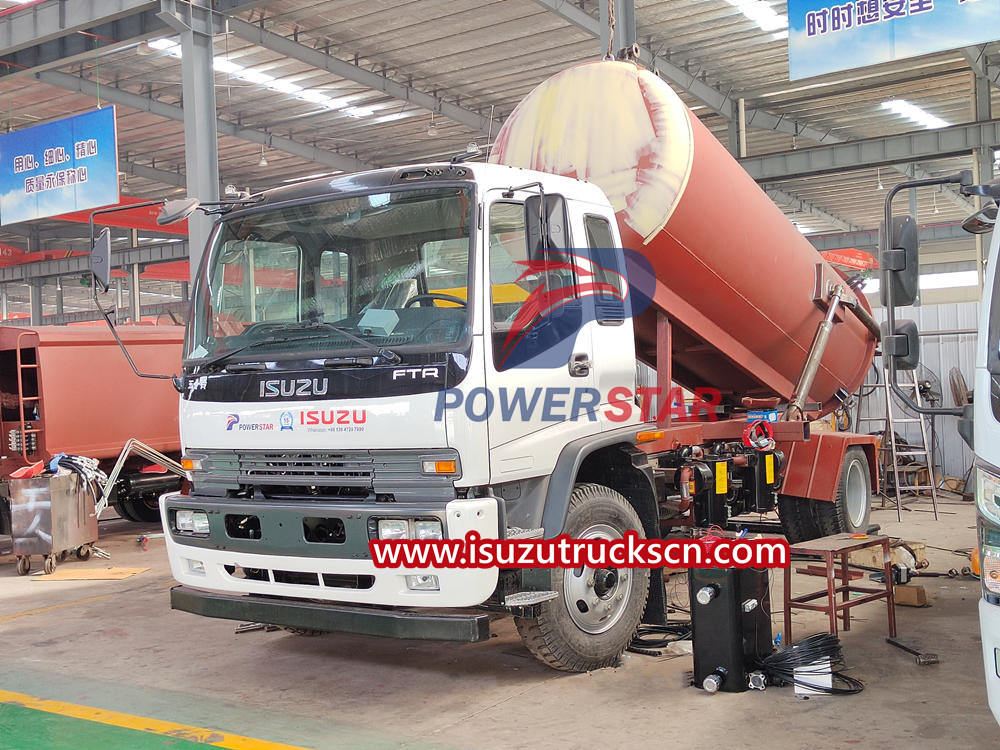 Isuzu vacuum tanker