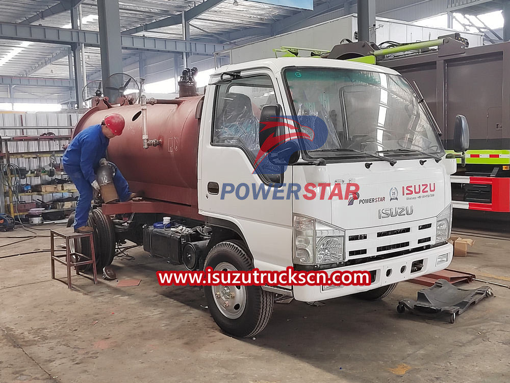 Isuzu septic tank vacuum truck