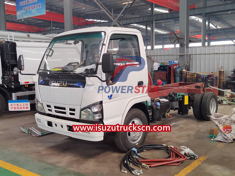 Isuzu vacuum sewage suction truck