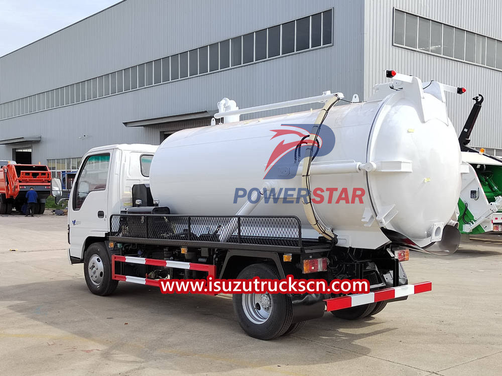 Isuzu vacuum suction truck