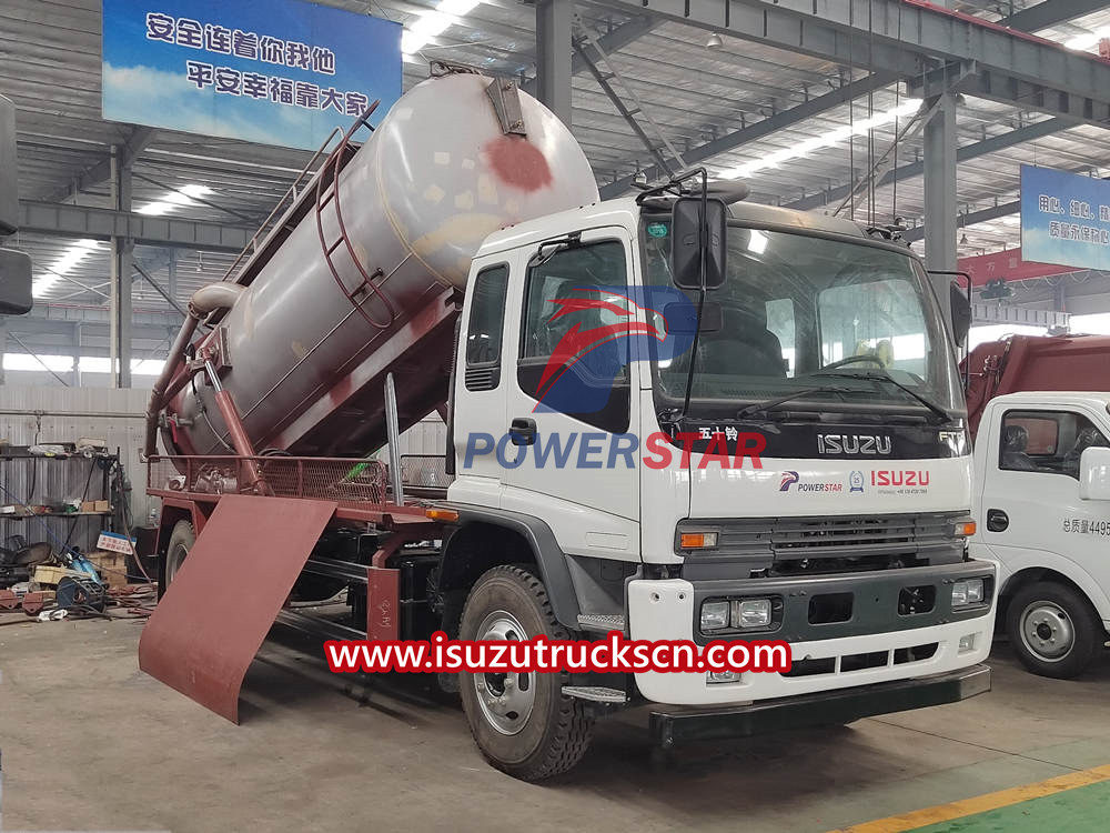 Isuzu sewage truck