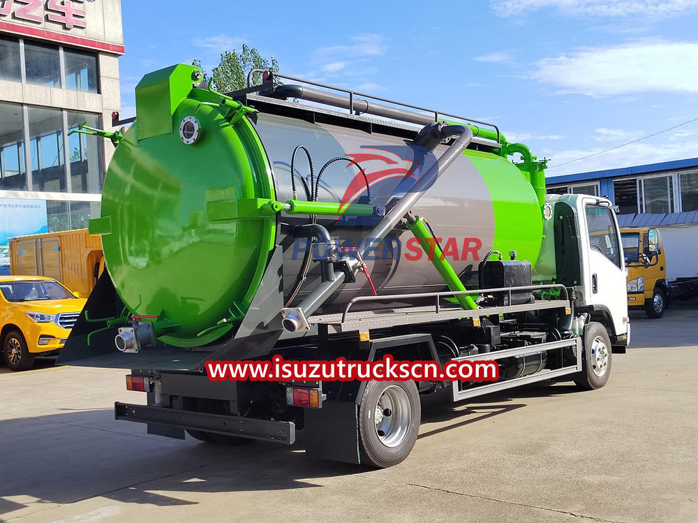 Isuzu sewage suction truck