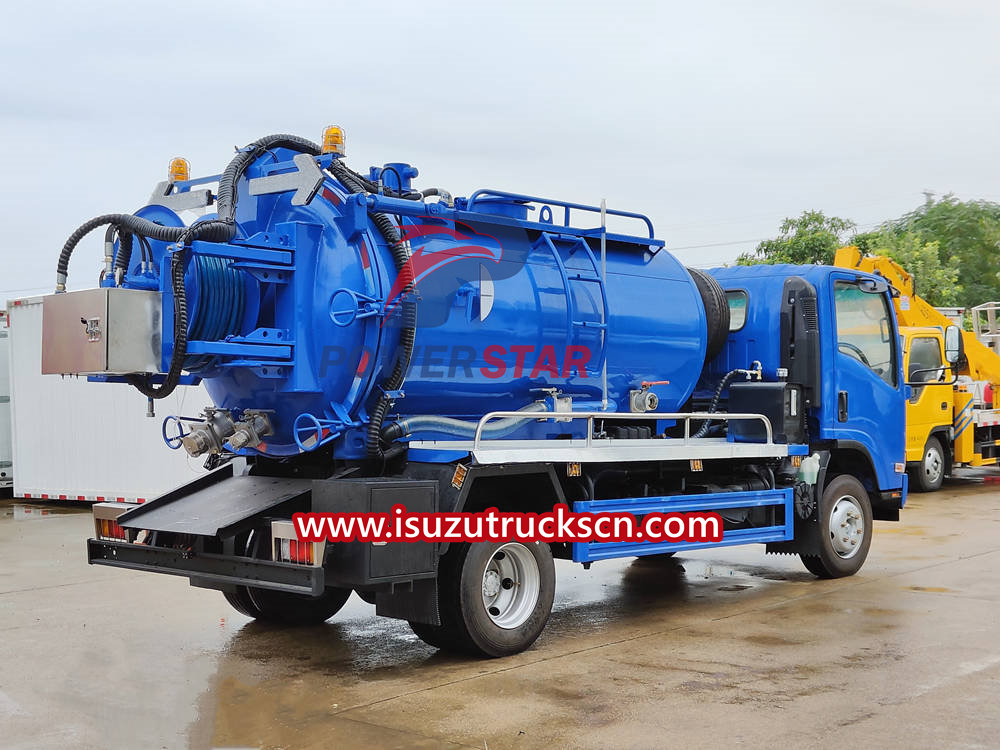 Isuzu wastewater pump truck