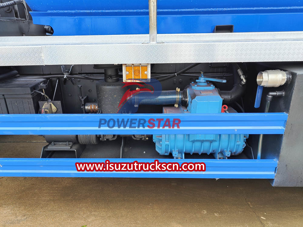 Isuzu wastewater pump truck