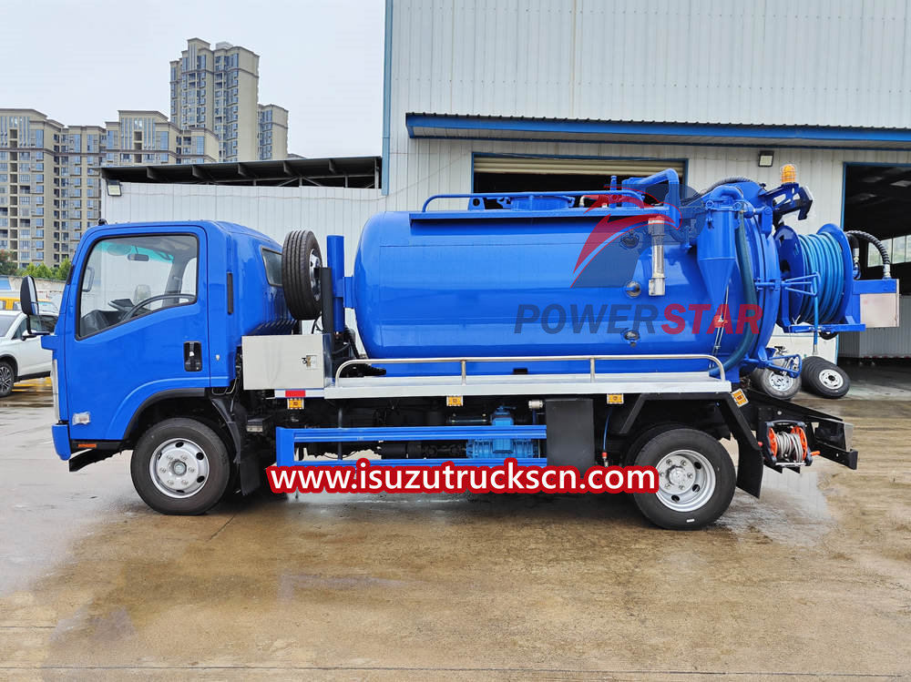 Isuzu wastewater pump truck