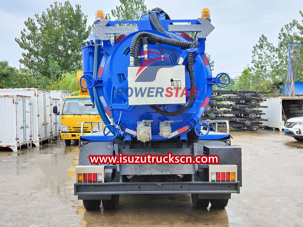 Isuzu wastewater pump truck