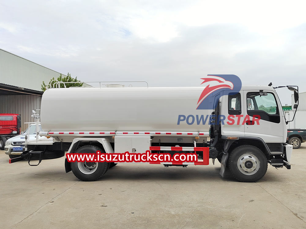 Isuzu water tanker