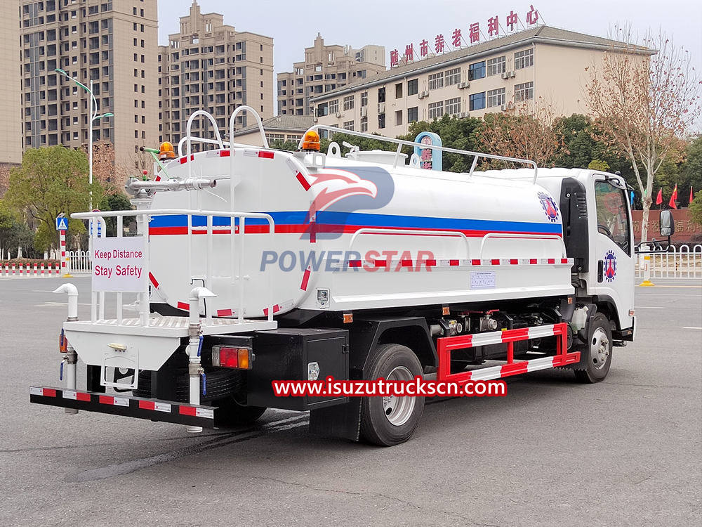 Isuzu water tanker