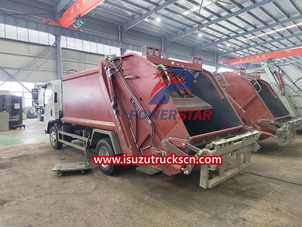 isuzu KV100 rear loader truck