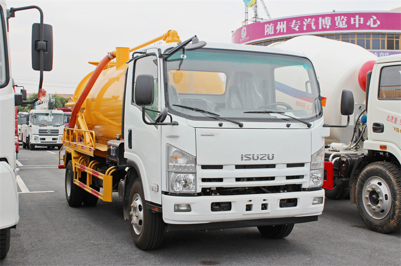 Isuzu NPR vacuum suction truck