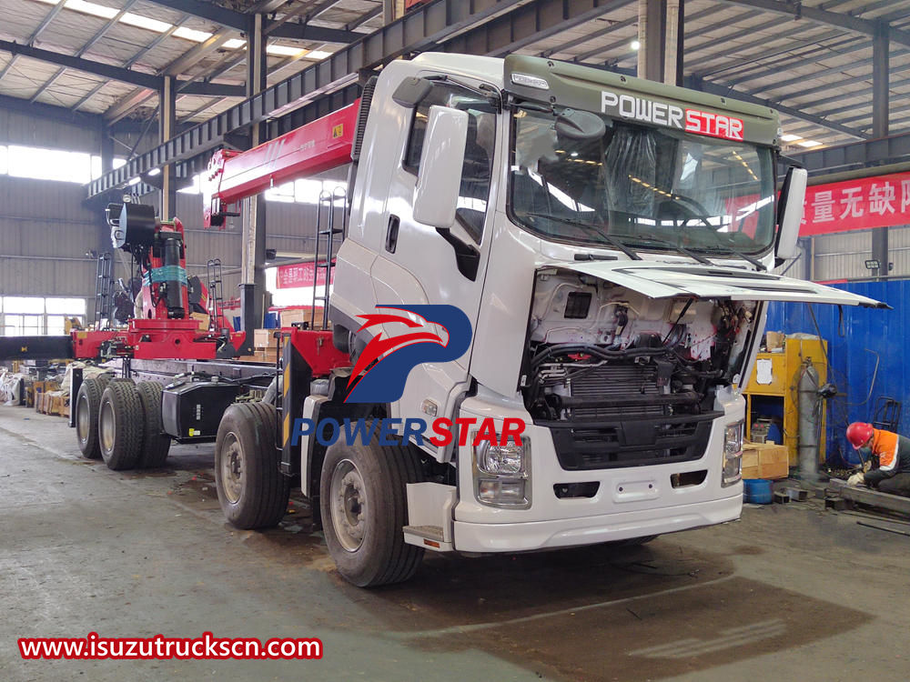 Isuzu hydraulic crane truck