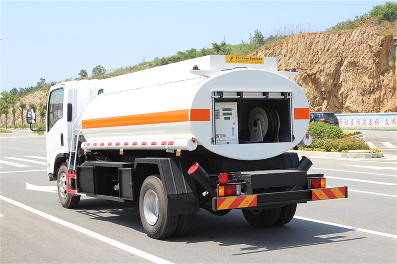  Isuzu 3000 gallons oil tanker truck